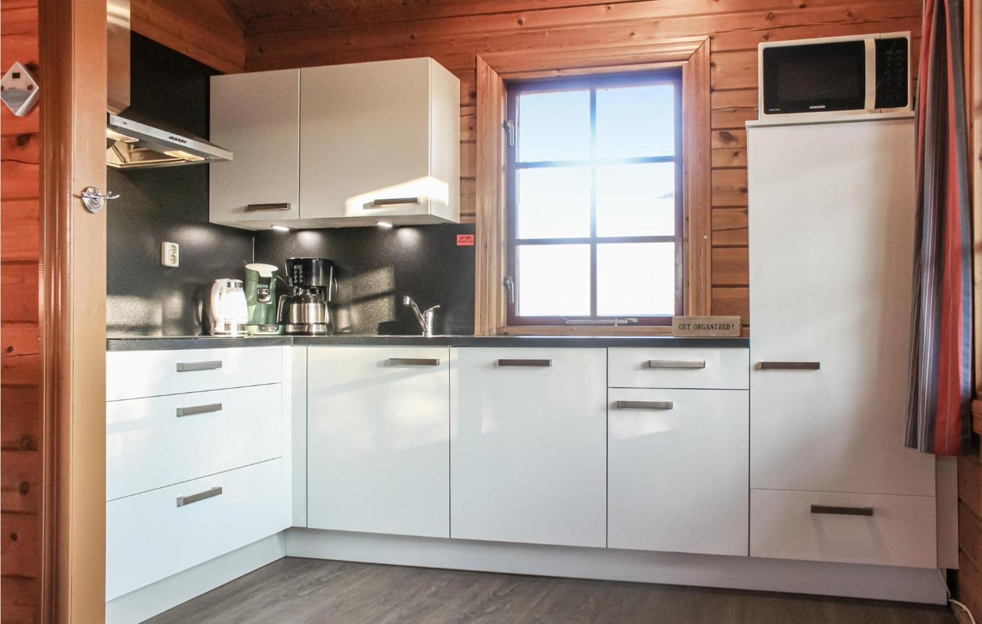 Awesome Home In Gramsbergen With Kitchen Exterior foto